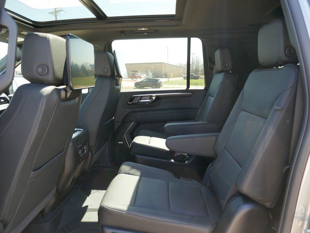 New 2026 Chevrolet Suburban Z71 image 19