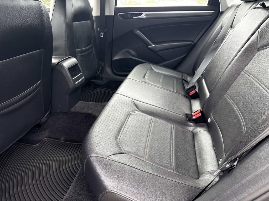 Used 2016 Volkswagen Passat 1.8T R-Line w/ R-Line Lighting Package image 13