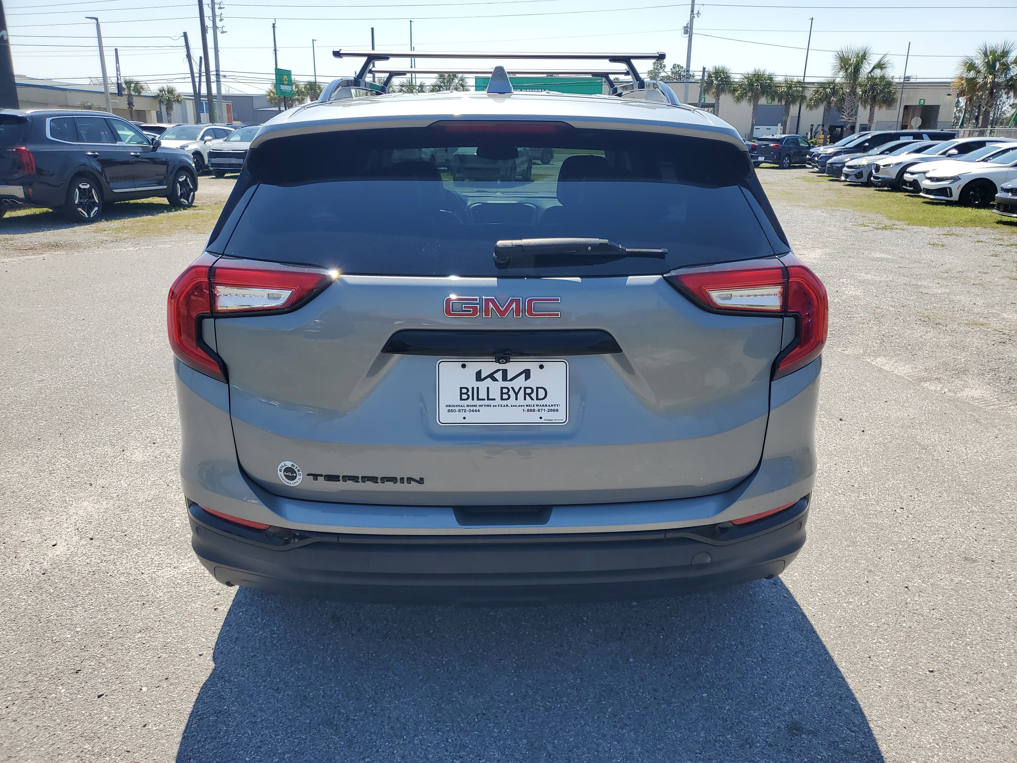 Used 2023 GMC Terrain SLT w/ Infotainment Package II FWD image 5
