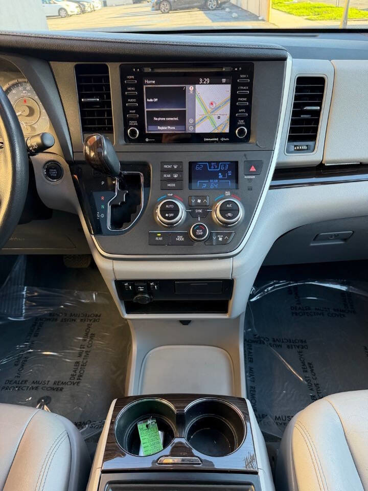 Used 2020 Toyota Sienna XLE w/ XLE Navigation Package image 10