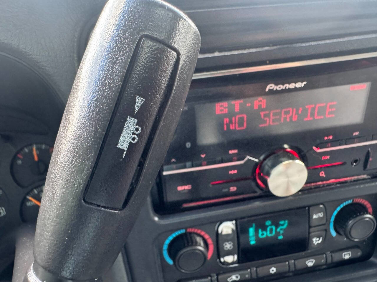 Used 2006 Chevrolet Suburban LS w/ Smart Select Package image 30