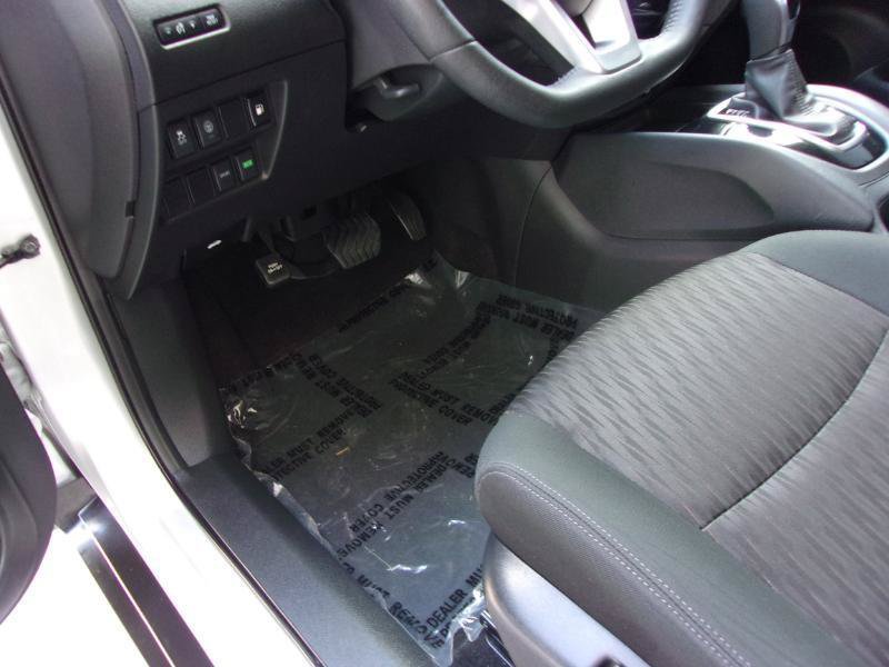 Used 2019 Nissan Rogue S w/ Special Edition Package FWD image 16