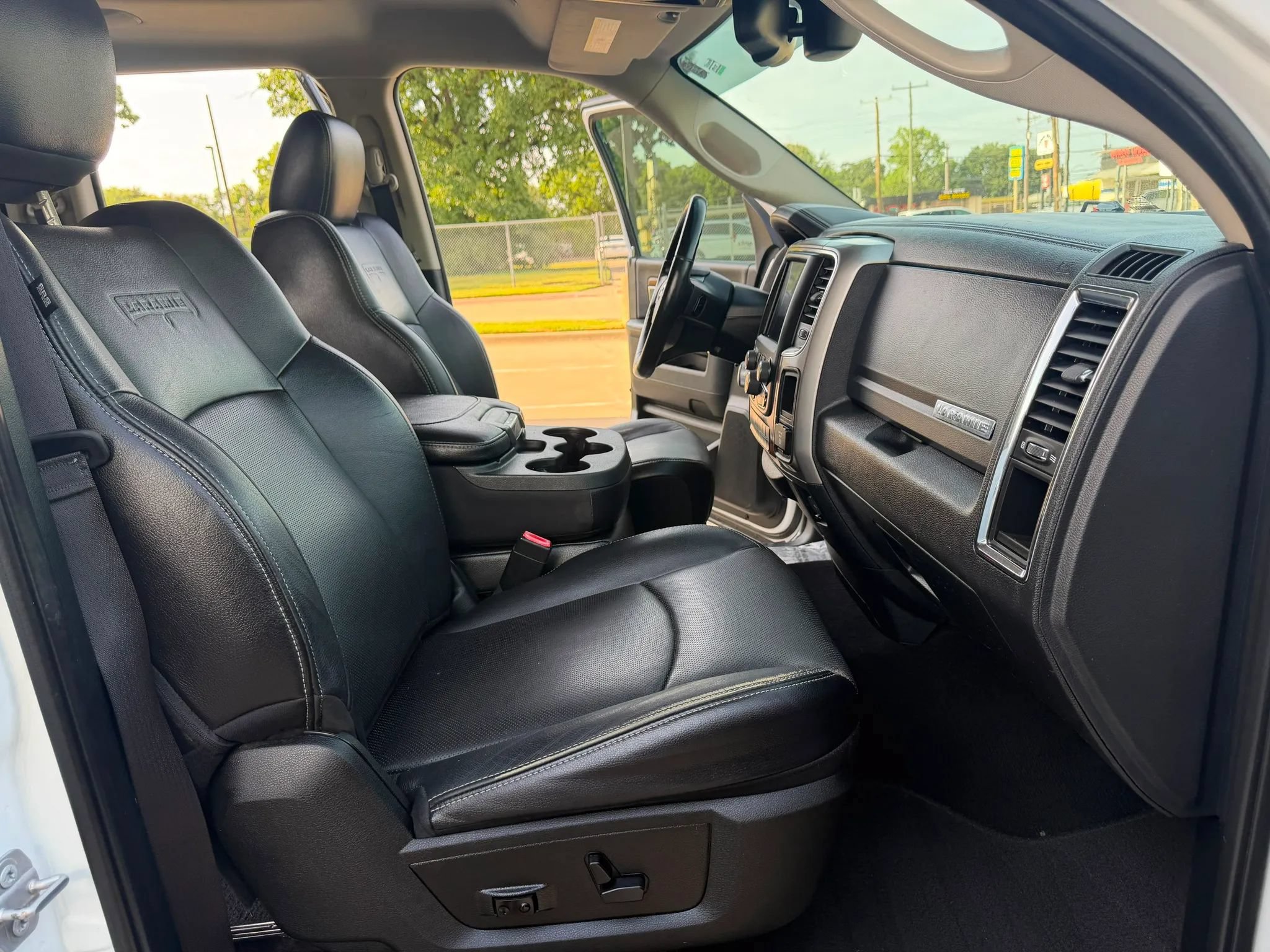 Used 2017 RAM 1500 Laramie RWD image 13