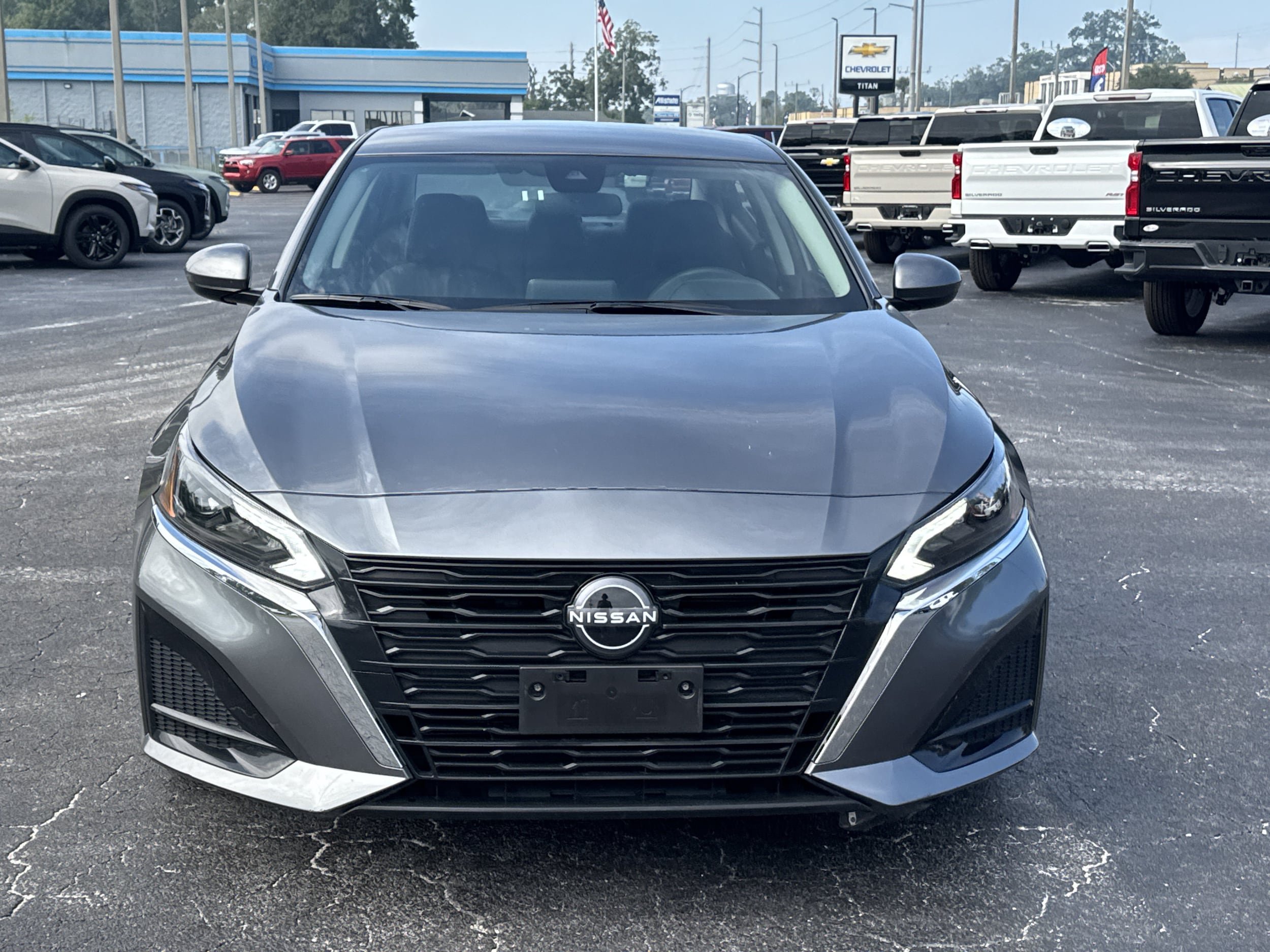 Used 2025 Nissan Altima 2.5 SV FWD image 2