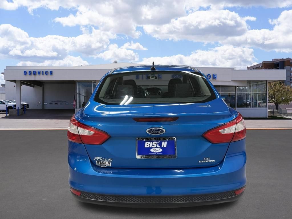 Used 2014 Ford Focus SE w/ SE Winter Package FWD image 4
