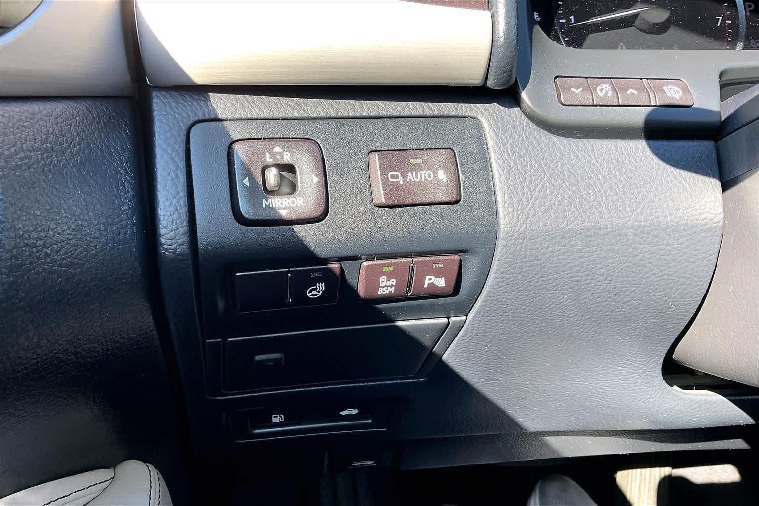Used 2015 Lexus LS 460 AWD w/ Comfort Package image 36