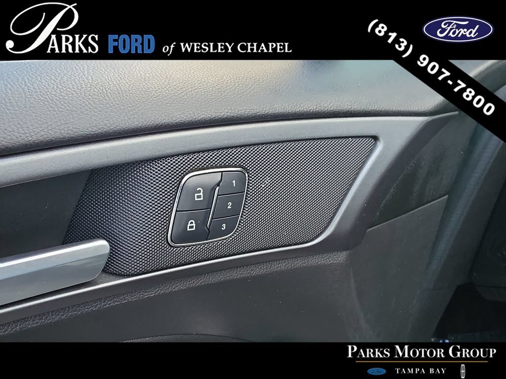Used 2016 Ford Fusion Titanium FWD image 18