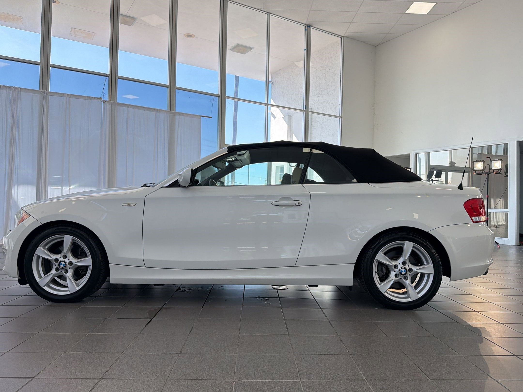 Used 2013 BMW 128i Convertible RWD image 2