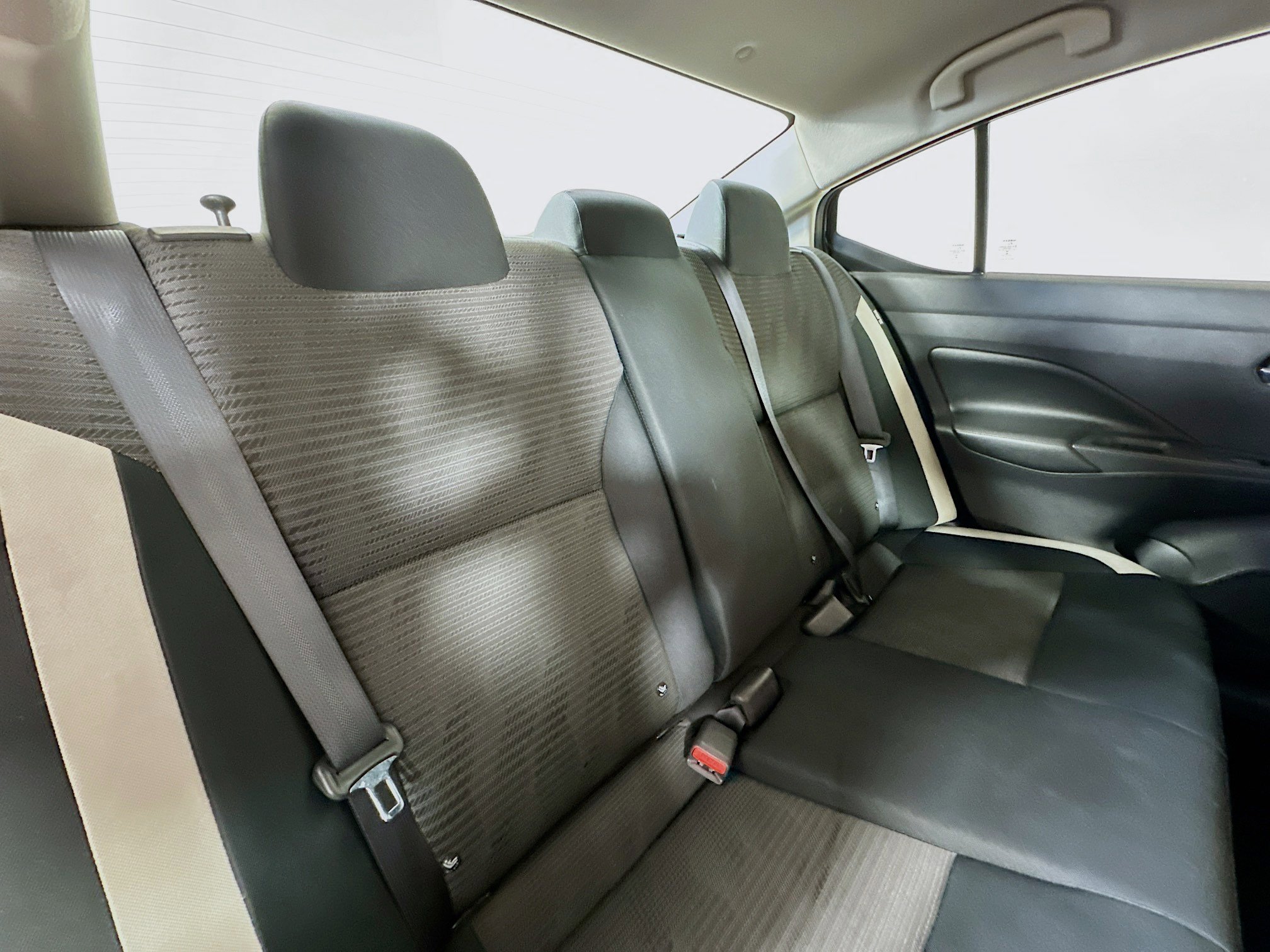 Used 2020 Nissan Versa SV image 24