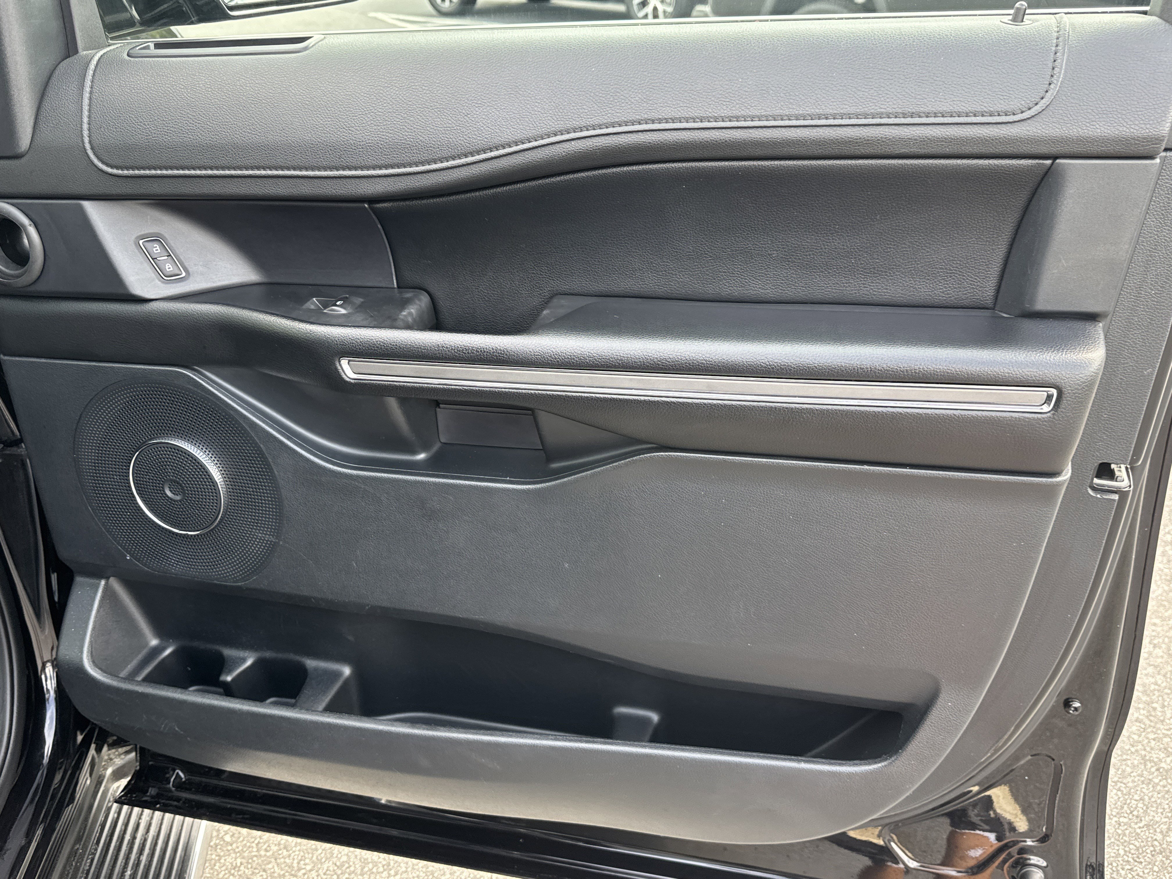 Used 2021 Ford Expedition XLT image 19