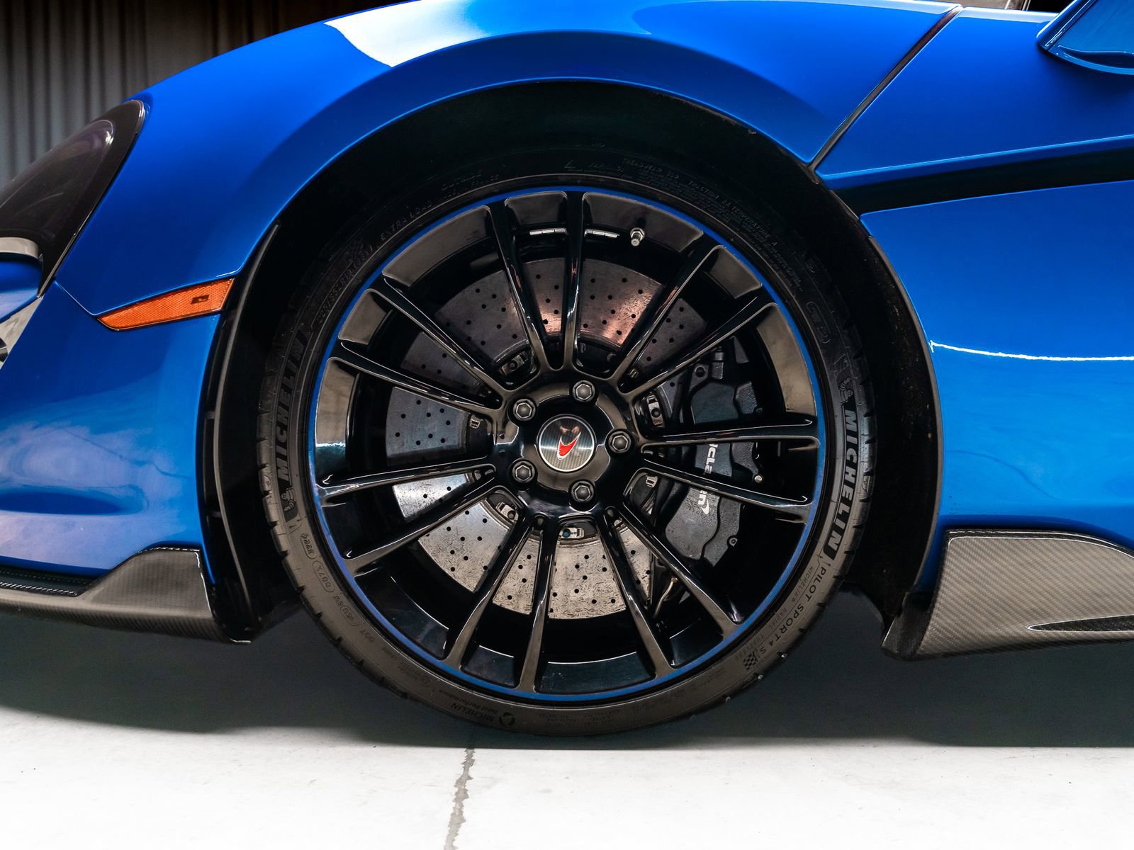 Used 2016 McLaren 570S Coupe RWD image 3