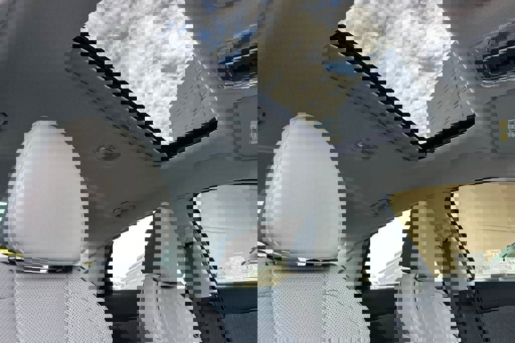 Used 2025 Hyundai Elantra Limited image 14