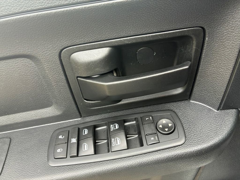 Used 2016 RAM 1500 Express AWD/4WD image 25