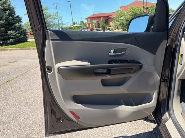 Used 2016 Kia Sedona LX w/ Option Group 020 FWD image 15