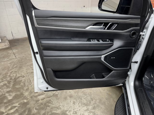 Used 2024 Jeep Wagoneer L Series II w/ Flexible Seating Group image 10