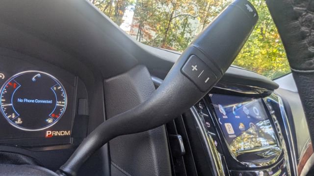 Used 2015 Cadillac Escalade Luxury image 34