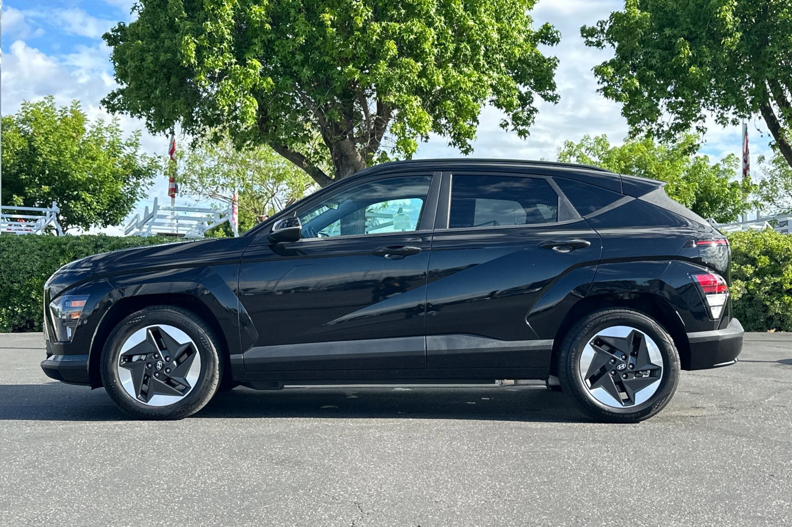 Used 2024 Hyundai Kona SEL FWD image 7