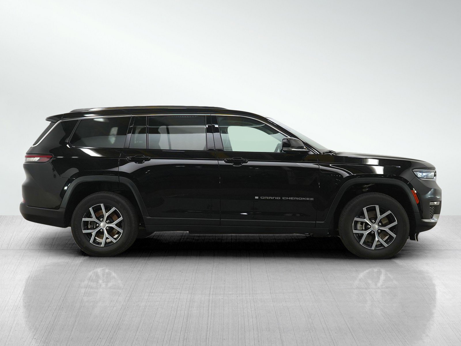 Used 2024 Jeep Grand Cherokee L Limited AWD/4WD image 6