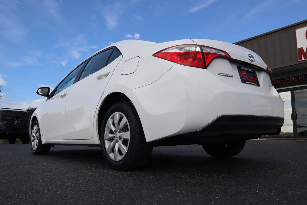 Used 2015 Toyota Corolla LE FWD image 19