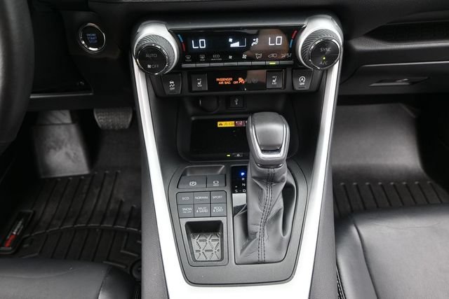 Used 2022 Toyota RAV4 XLE Premium AWD/4WD image 10