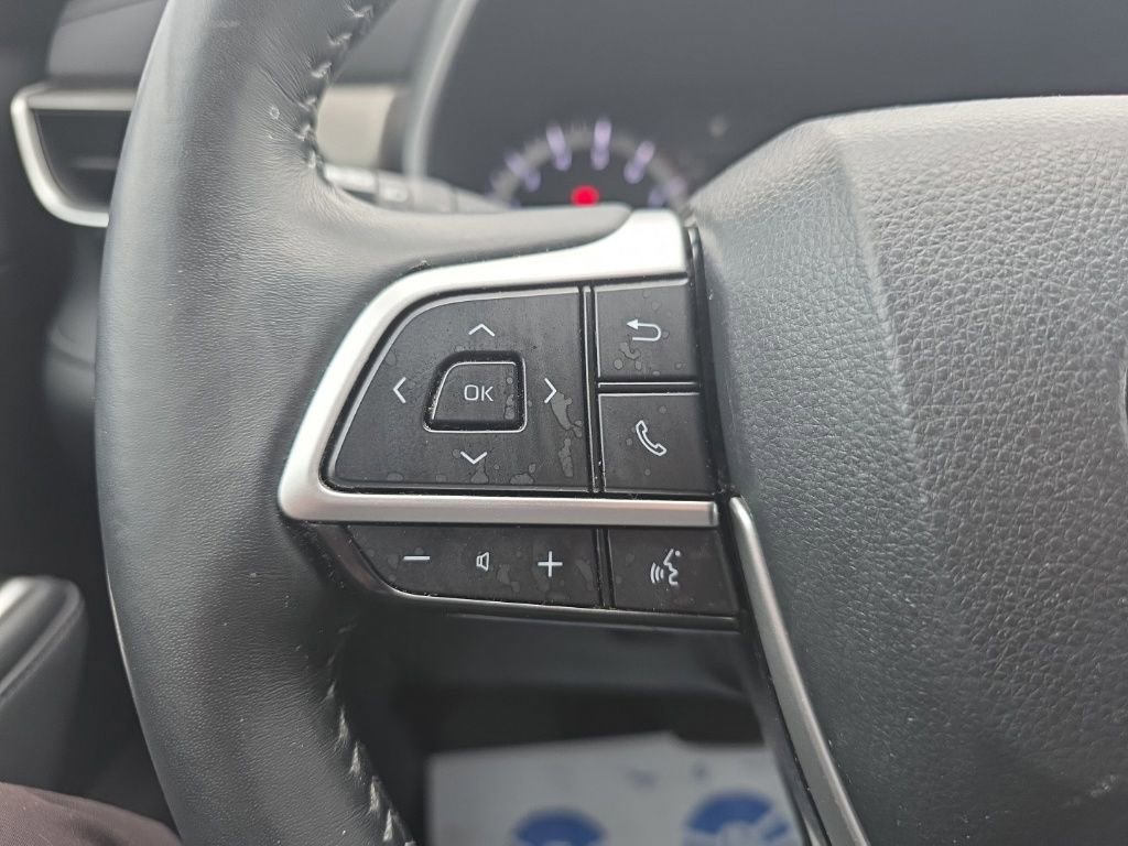 Used 2023 Toyota Highlander XLE image 25