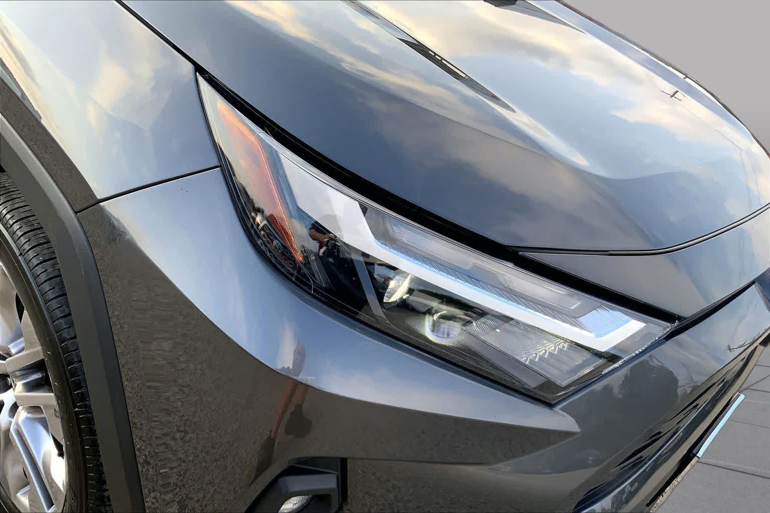 Used 2022 Toyota RAV4 XLE Premium FWD image 28
