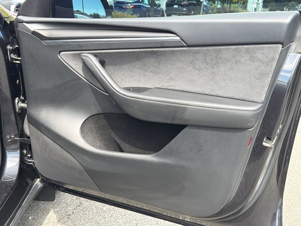Used 2025 Tesla Model Y Long Range AWD/4WD image 14