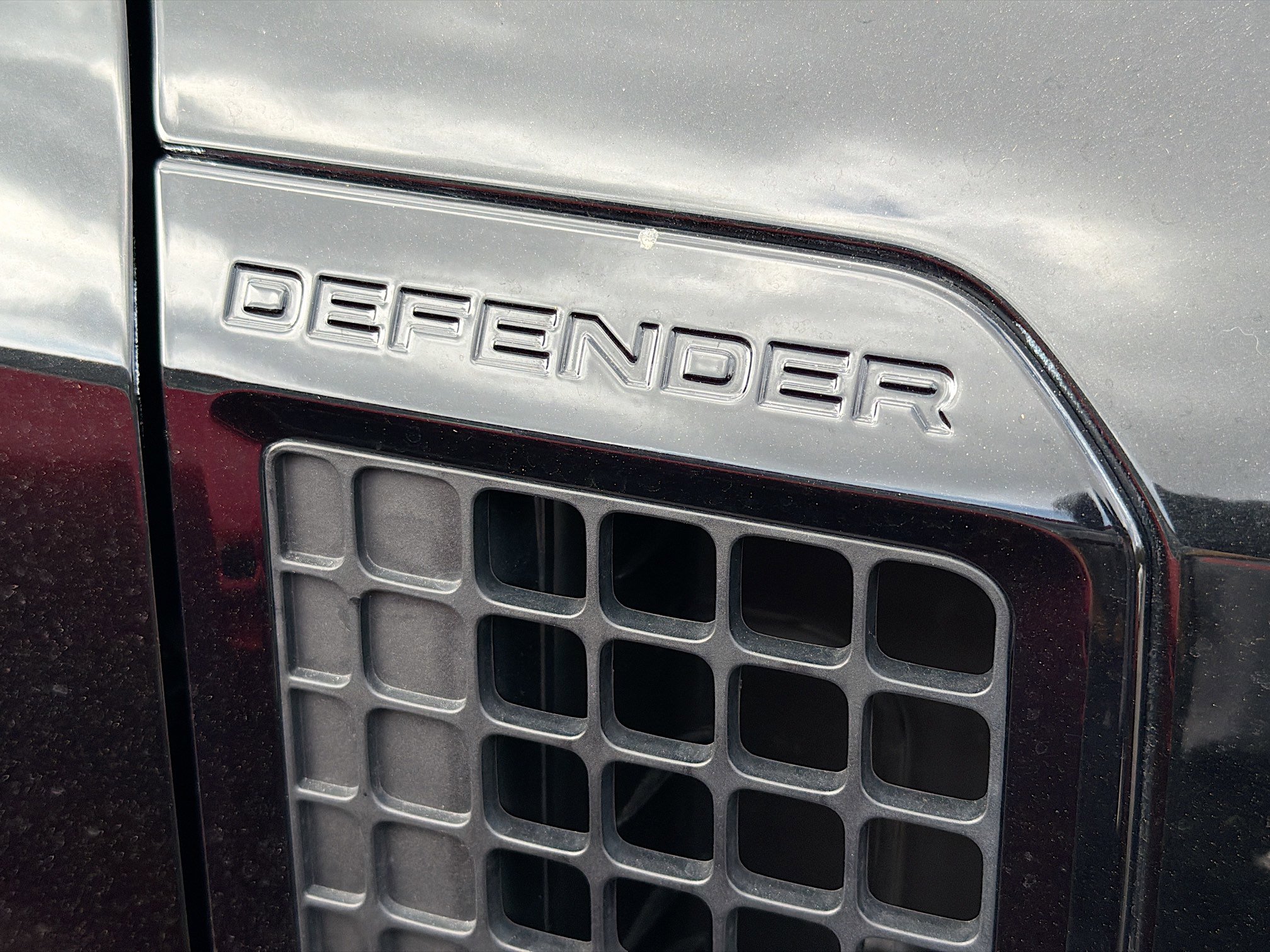 Used 2024 Land Rover Defender 110 V8 image 11