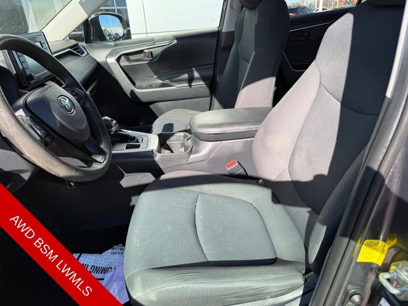 Used 2019 Toyota RAV4 LE w/ All Weather Liner Package AWD/4WD image 16