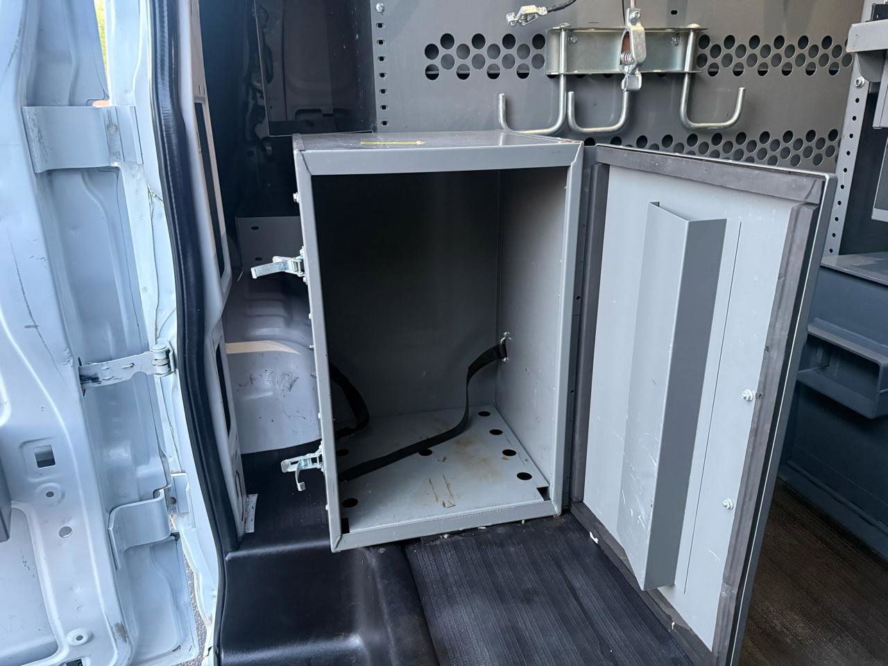 Used 2019 Chevrolet Express 2500 2500 Cargo w/ Driver Convenience Package RWD image 17