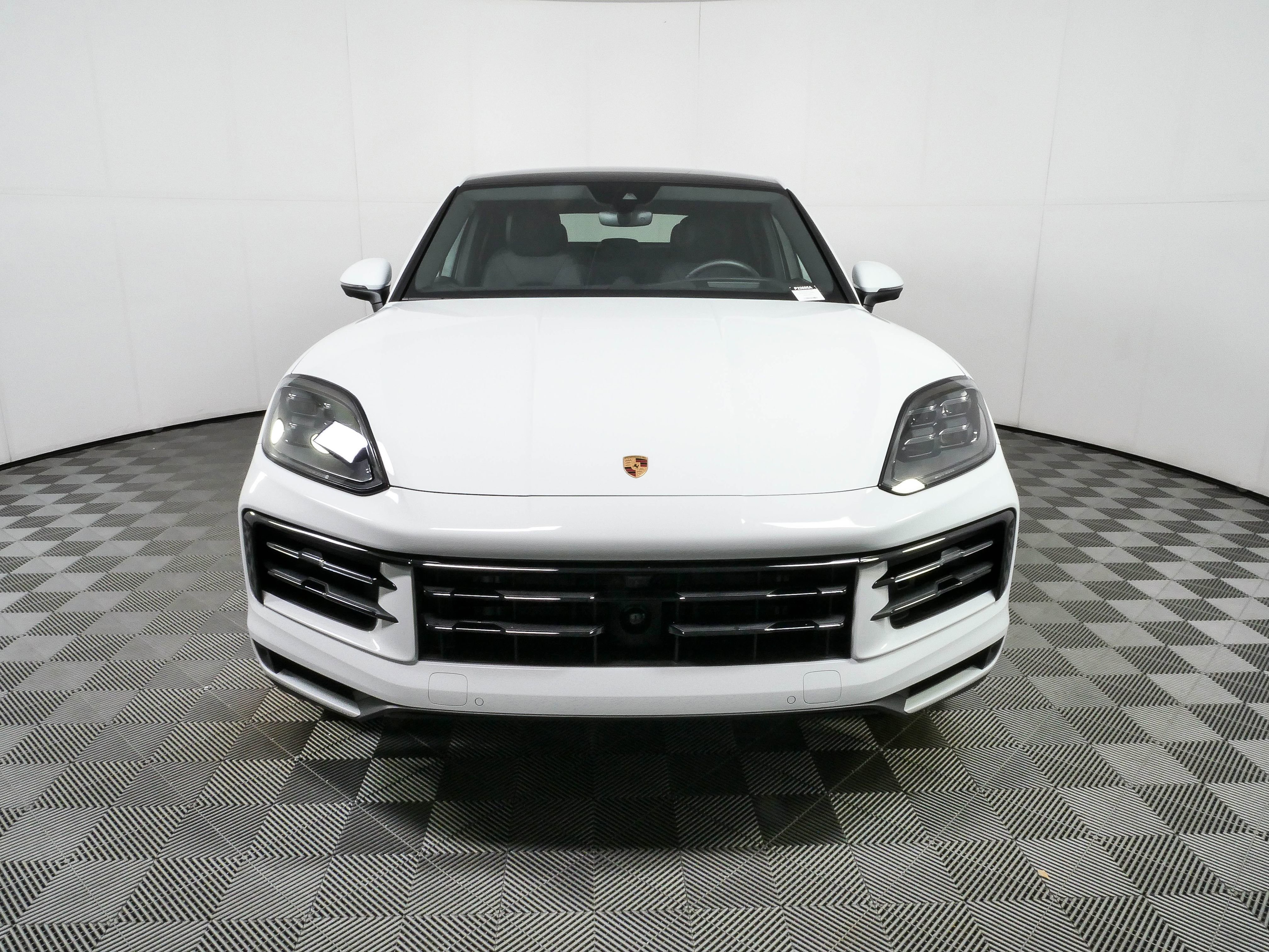 Certified 2025 Porsche Cayenne Coupe AWD/4WD image 38