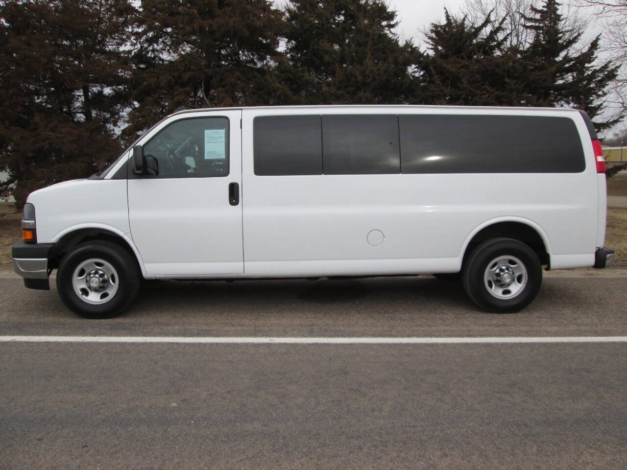 Used 2018 Chevrolet Express 3500 LT w/ LT Preferred Equipment Group RWD image 3