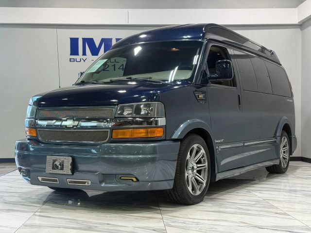 Used 2017 Chevrolet Express 2500 RWD image 2
