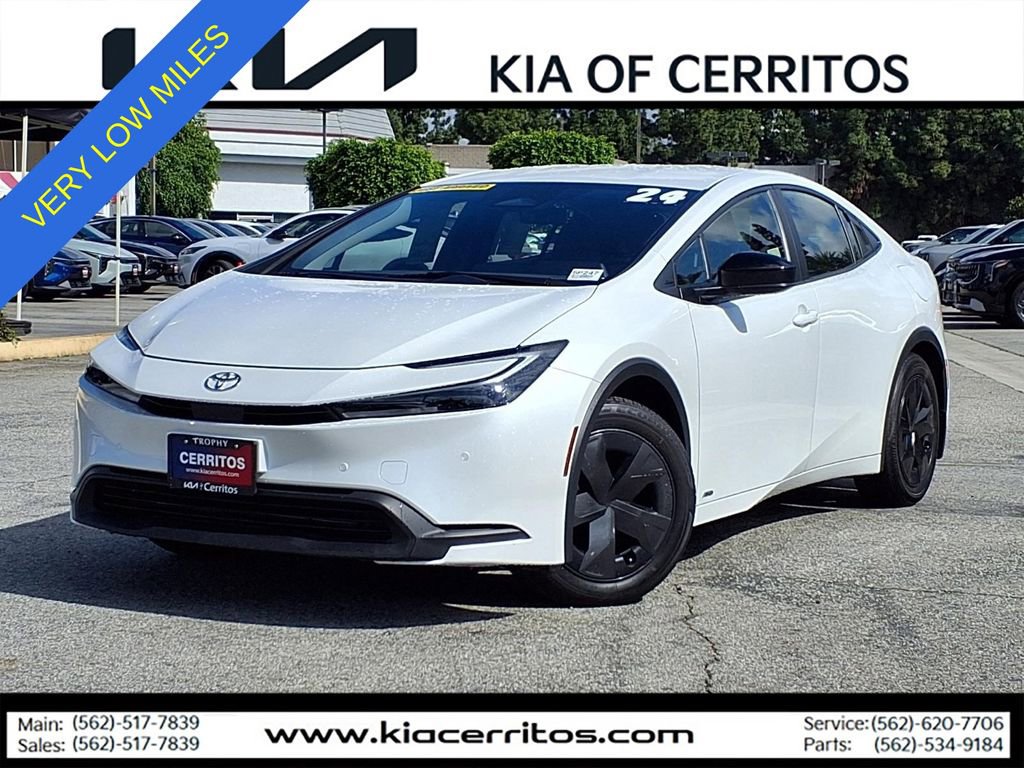 Used 2024 Toyota Prius LE image 1
