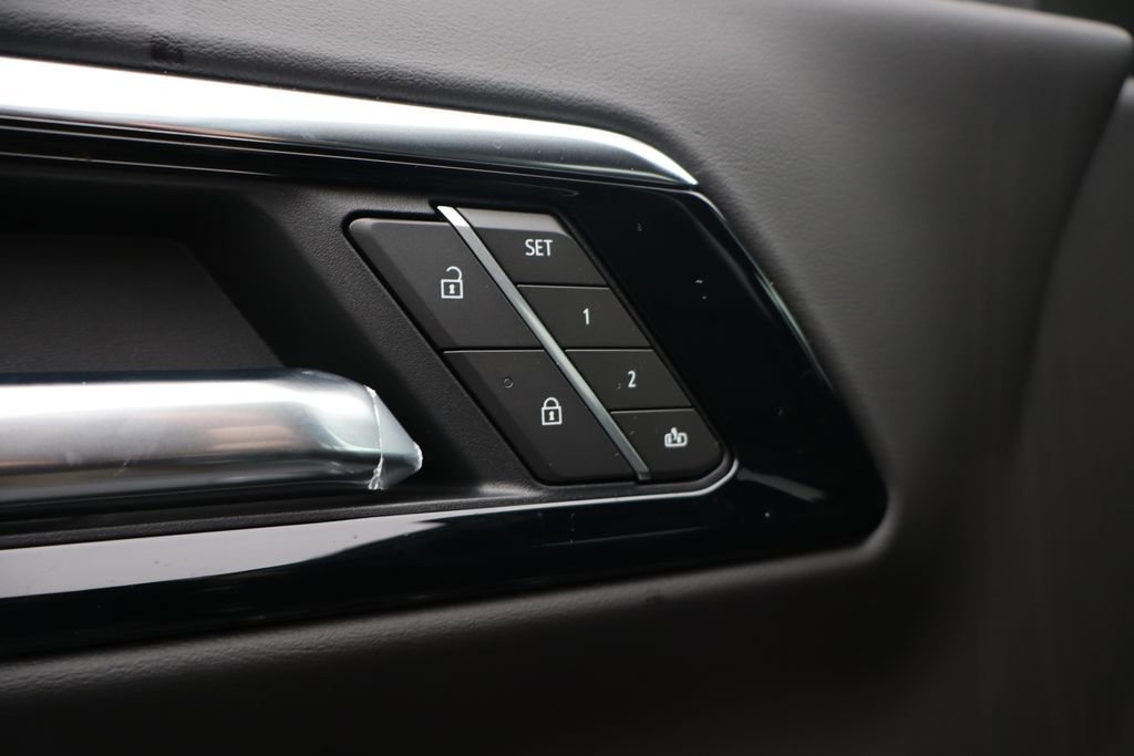 New 2026 Chevrolet Suburban LT image 8