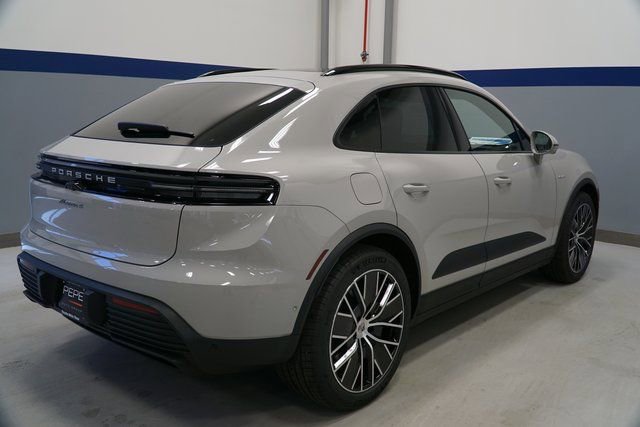 New 2026 Porsche Macan 4 Electric AWD/4WD image 10