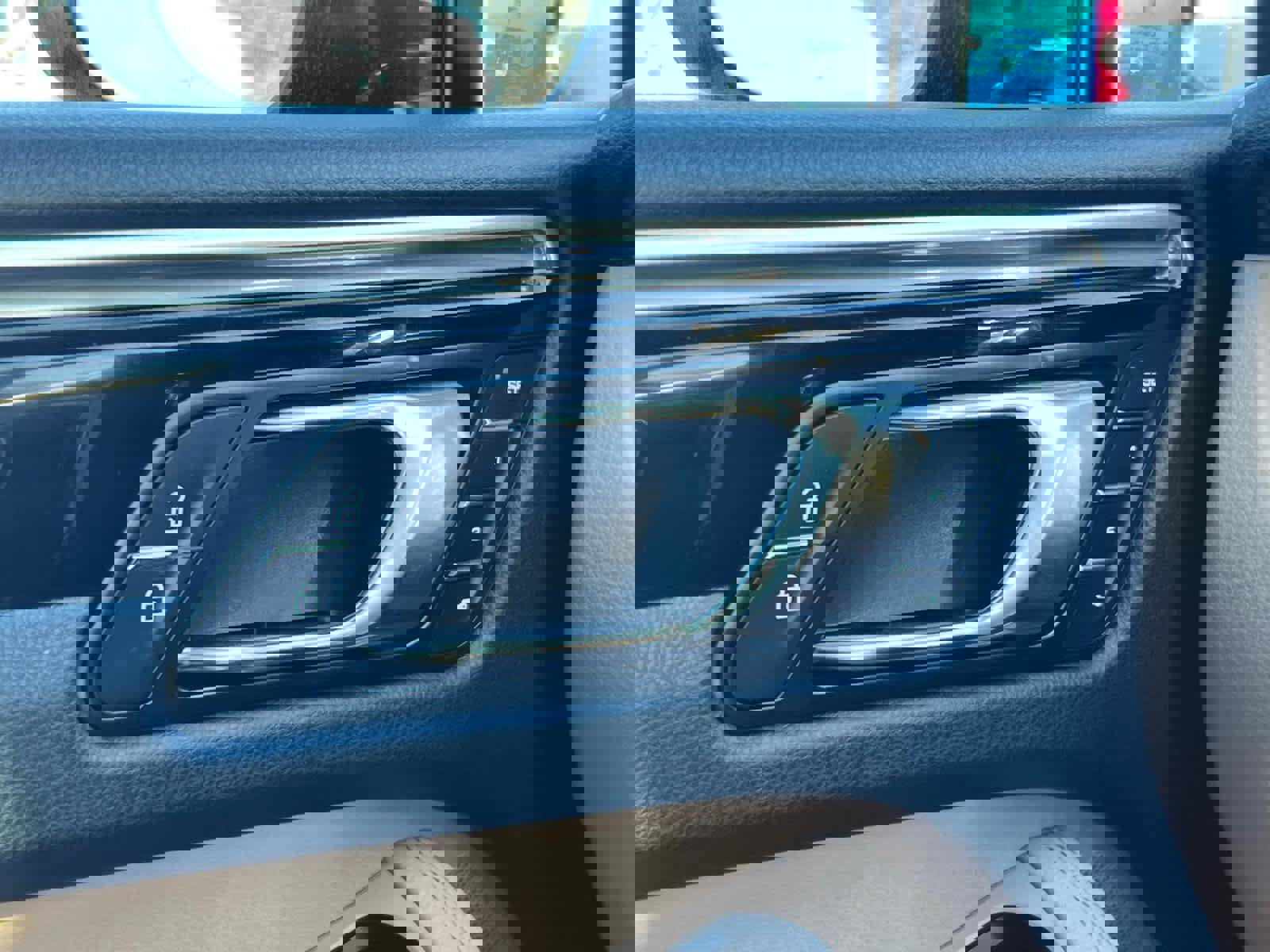 Used 2025 Porsche Macan image 24