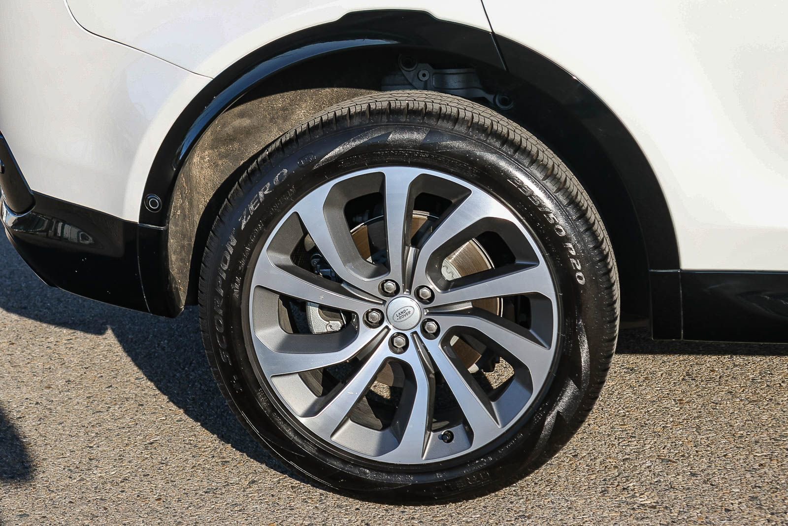 Certified 2024 Land Rover Discovery Sport Dynamic SE AWD/4WD image 8
