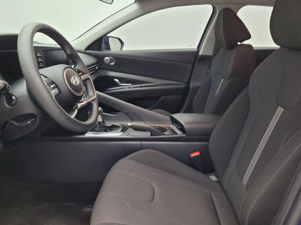 Used 2024 Hyundai Elantra SE FWD image 17