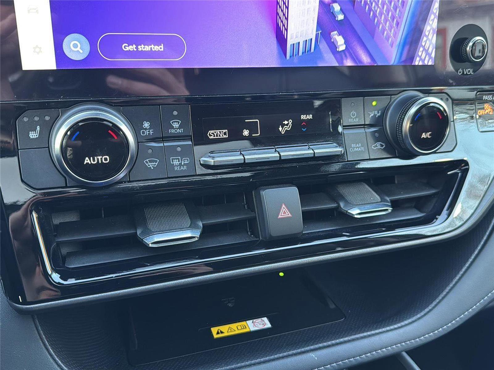 Used 2023 Toyota Highlander XLE image 17