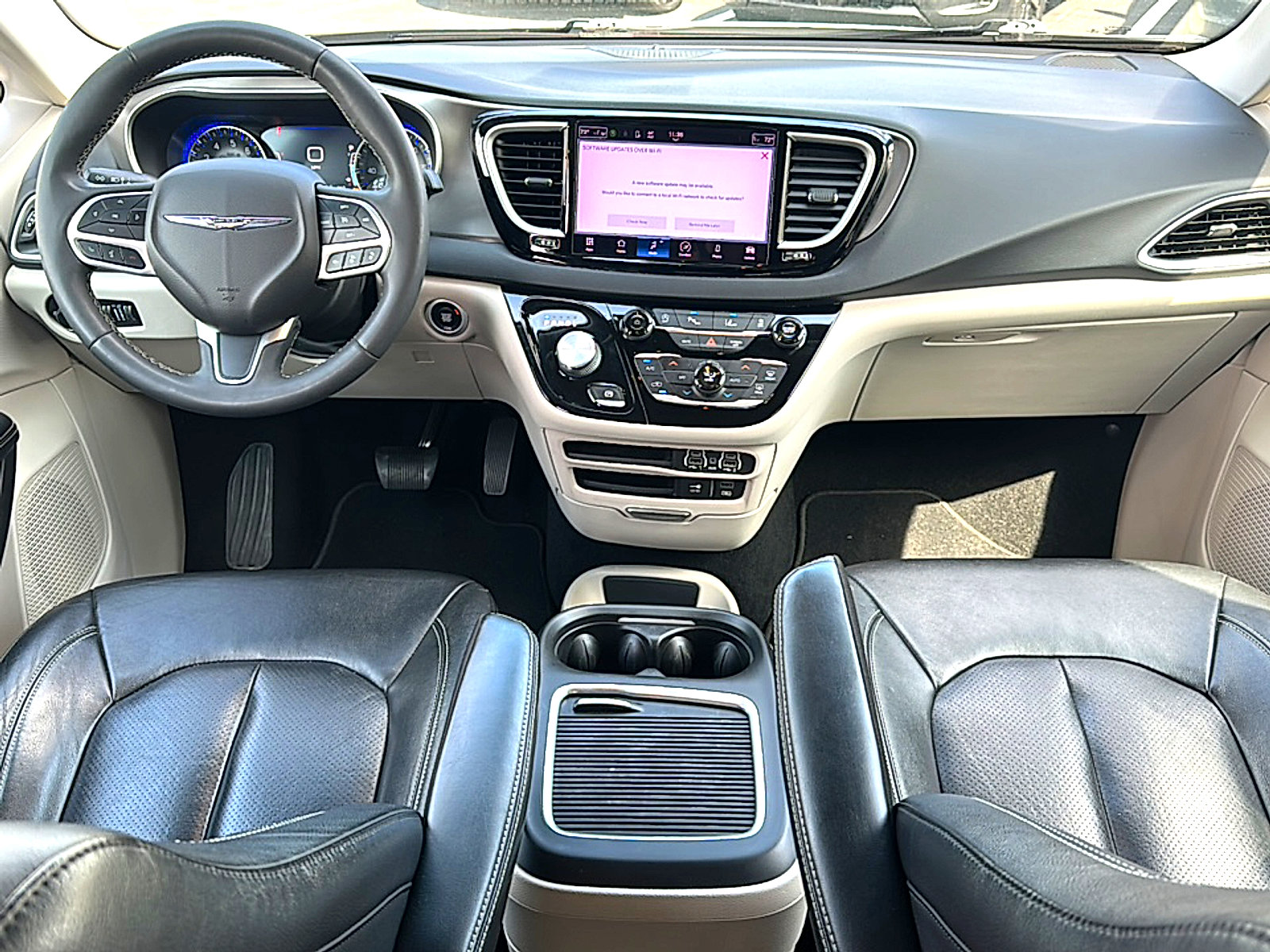 Used 2022 Chrysler Pacifica Touring-L image 21
