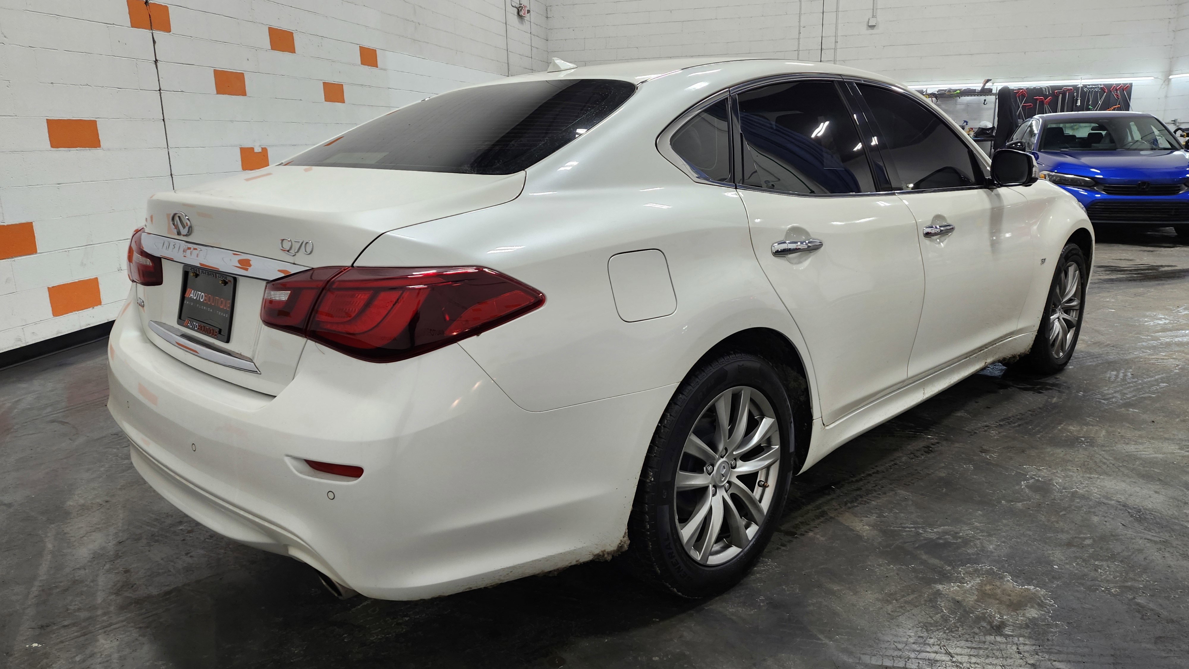 Used 2019 INFINITI Q70 Luxe image 18