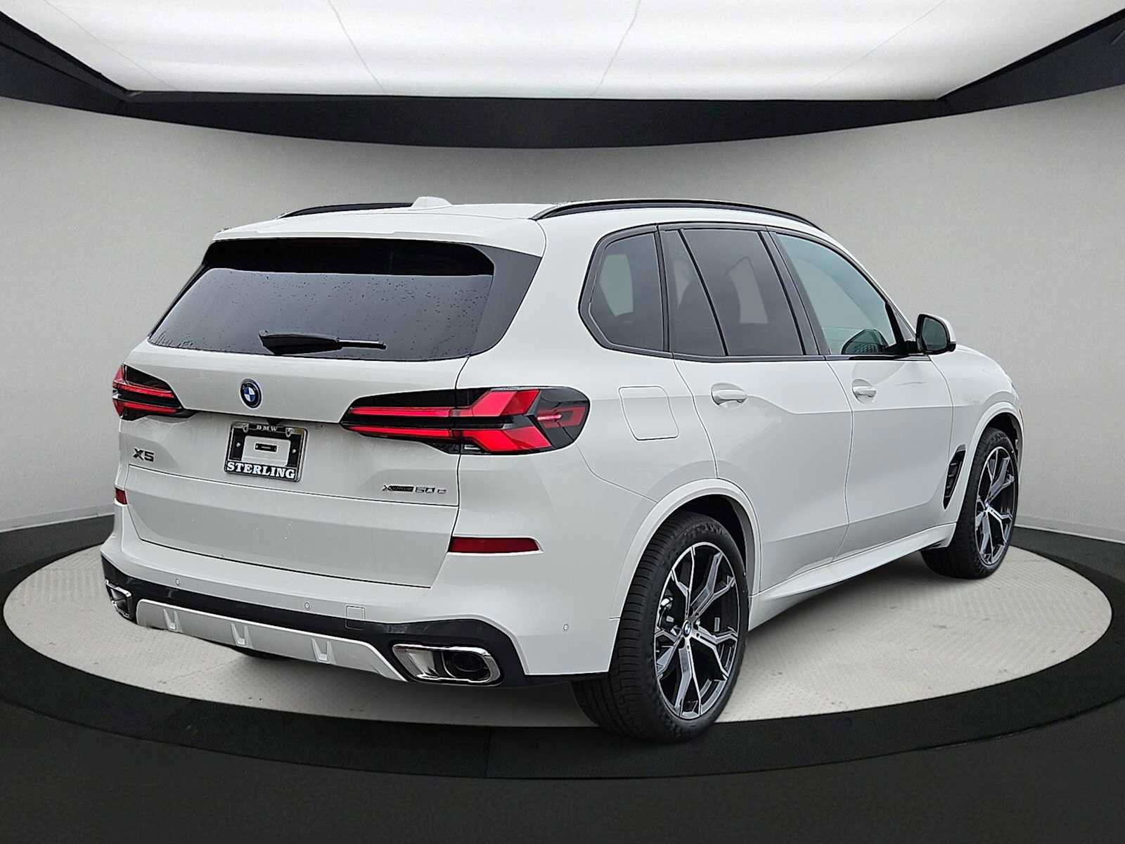 Used 2026 BMW X5 xDrive50e AWD/4WD image 2