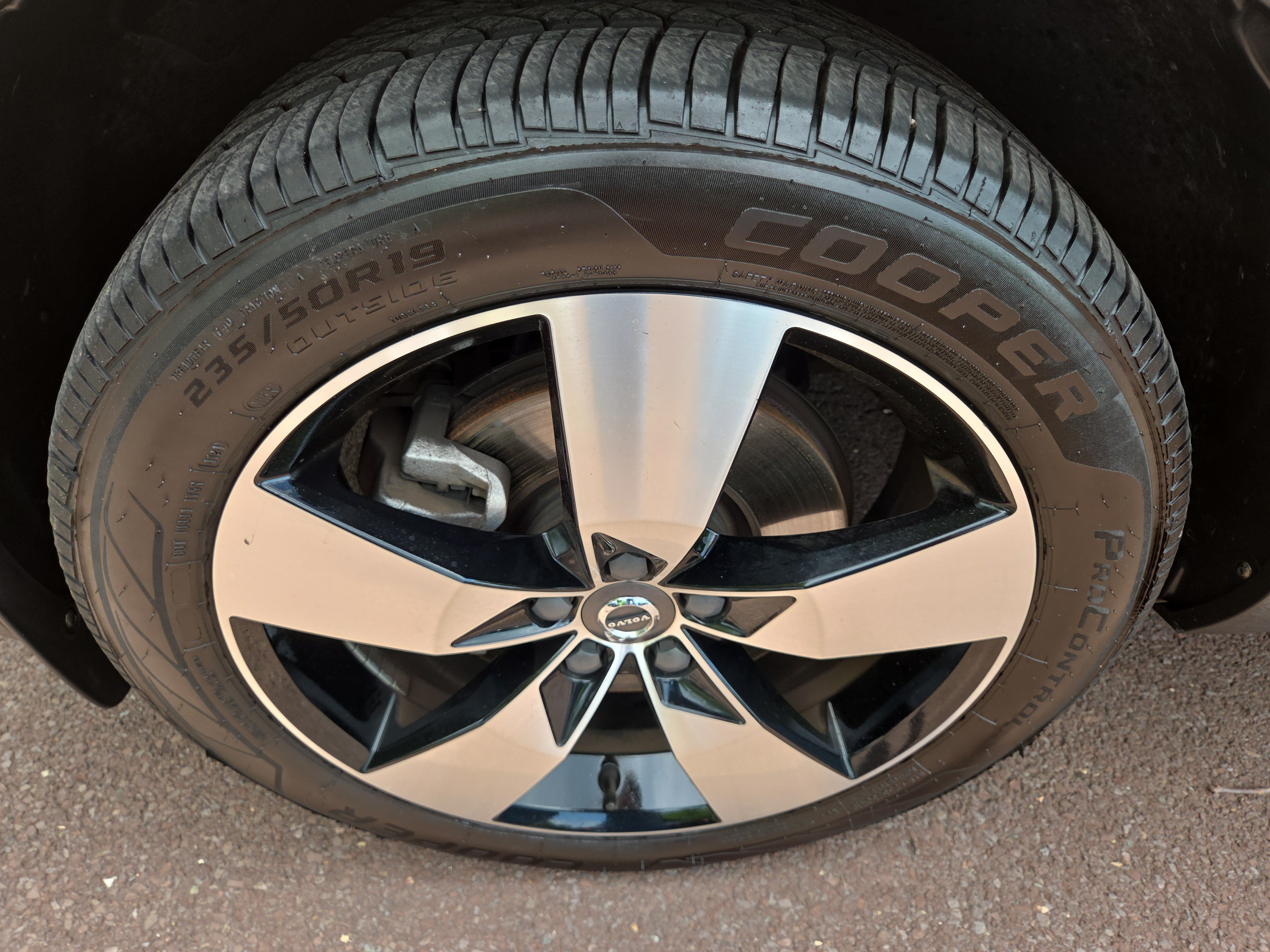 Used 2021 Volvo XC40 T5 Momentum w/ Premium Package AWD/4WD image 12