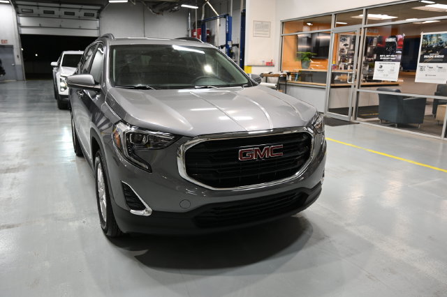 Used 2021 GMC Terrain SLE w/ Driver Convenience Package FWD image 3