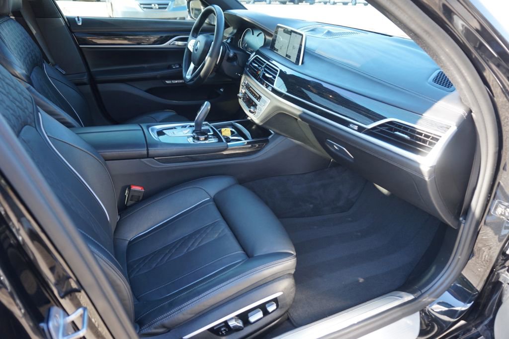 Used 2017 BMW 750i RWD image 28