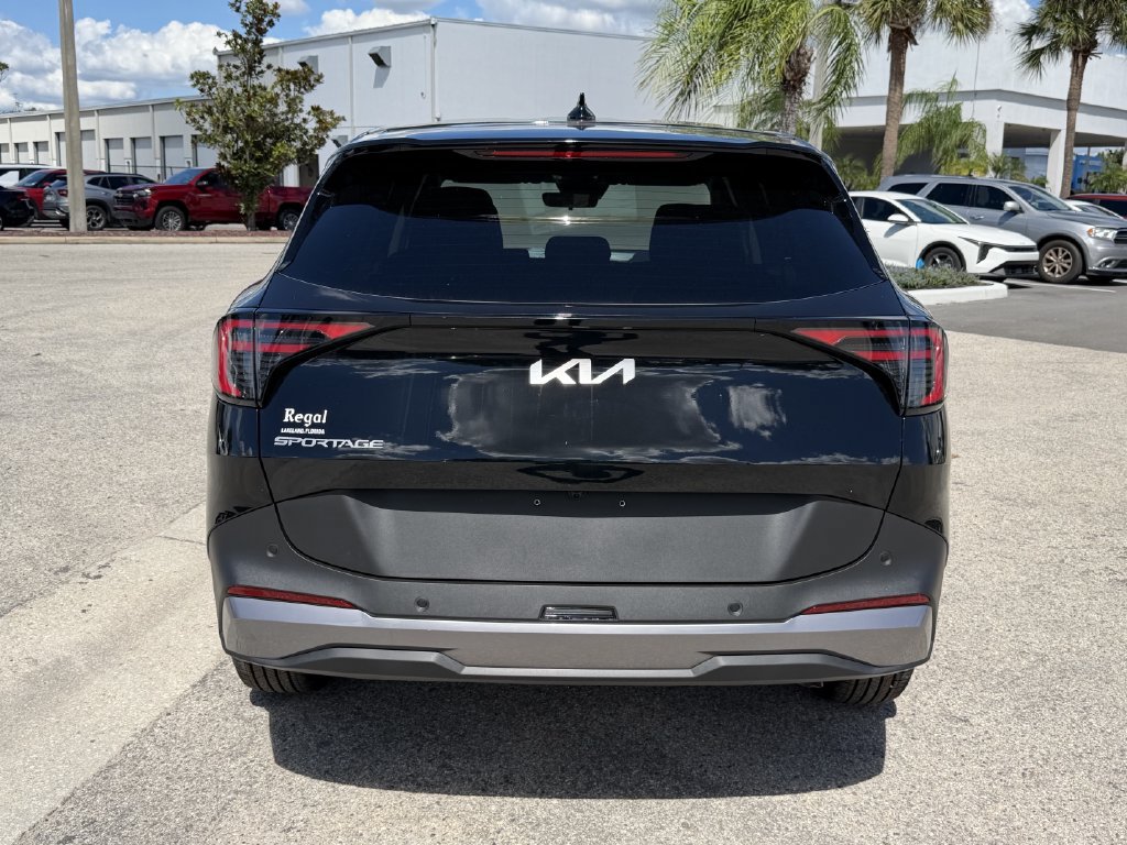 New 2027 Kia Sportage LX w/ LX Convenience Package FWD image 5