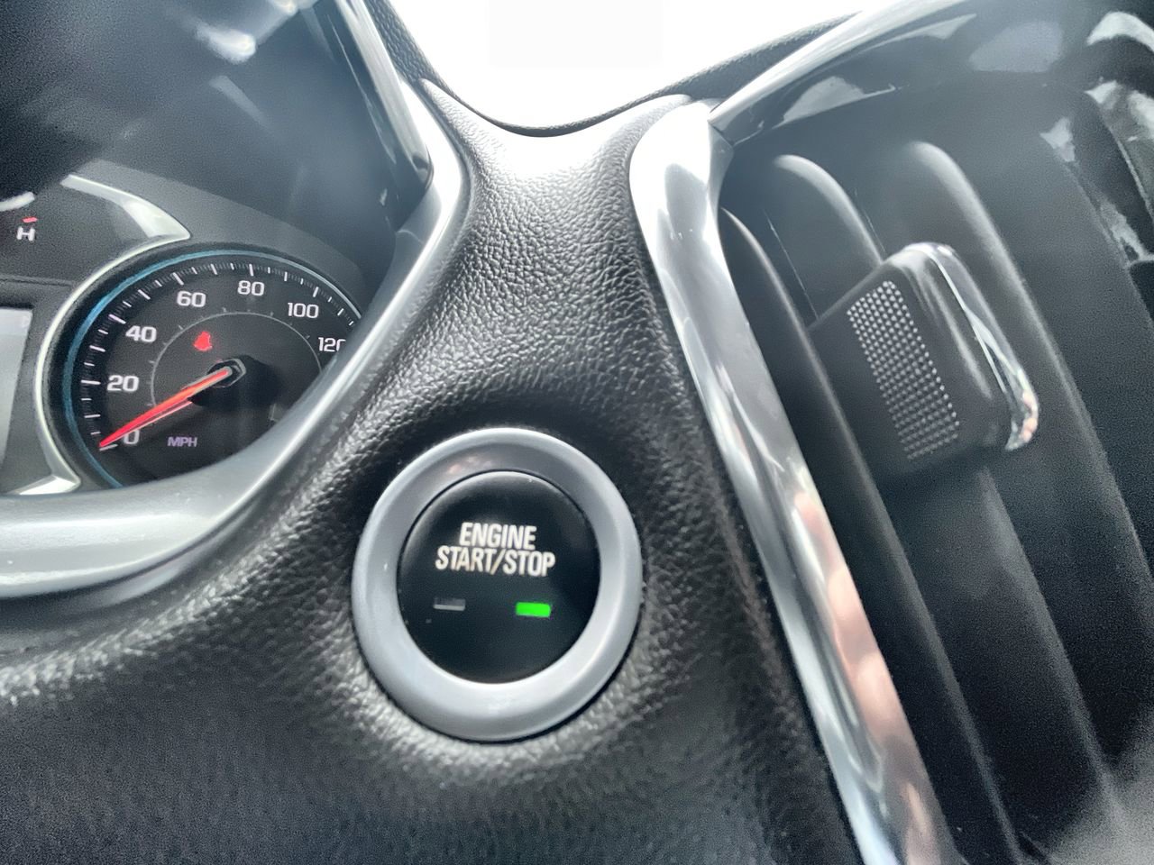 Used 2020 Chevrolet Traverse RS FWD image 16