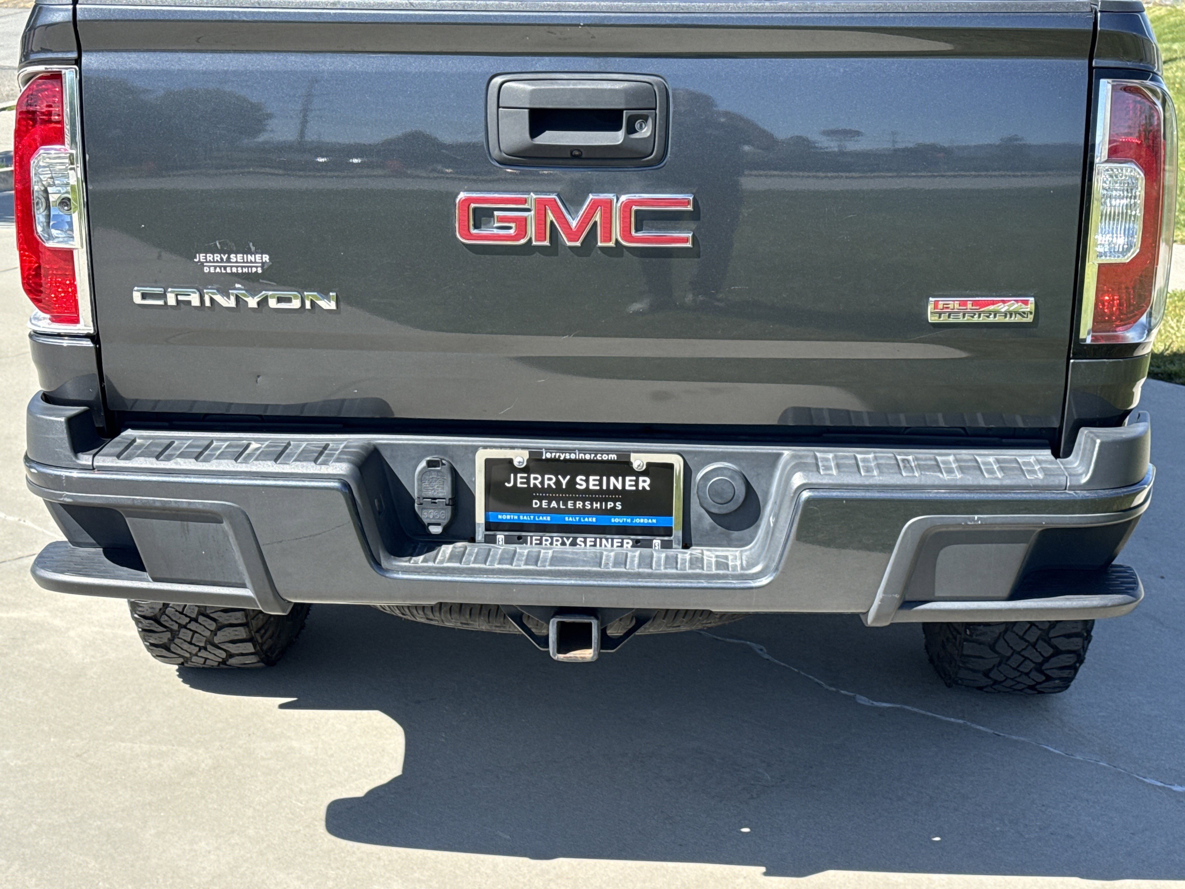 Used 2016 GMC Canyon SLE w/ All Terrain Package AWD/4WD image 13