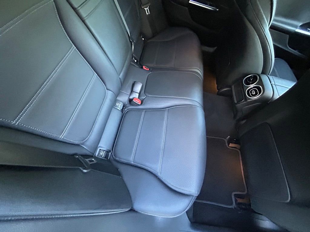 Used 2022 Mercedes-Benz C 300 Sedan image 34